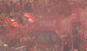 Liverpool - La parade des champions d'Europe dans une marée rouge !