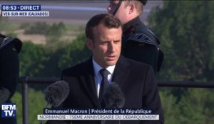 "Nous serons toujours ensemble debout." En anglais, Emmanuel Macron rend hommage à l'amitié franco-britannique à Ver-sur-Mer