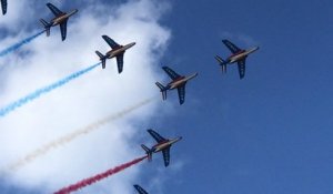 La Patrouille de France fait son show dans le ciel D’Arromanches