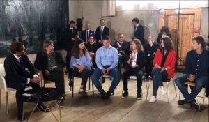 Franck Riester ministre de la Culture interroge les jeunes sur leur visite du musée Courbet