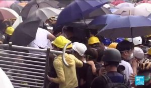 À Hong Kong, parapluies contre matraques