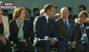 Emmanuel Macron assiste à la cérémonie d'ouverture du Salon du Bourget