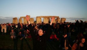 10 000 personnes célèbrent le solstice d'été à Stonehenge