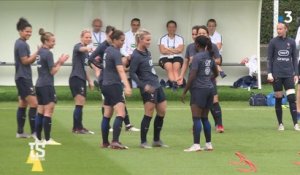 Mondial féminin : Les Bleues au pied de la montagne