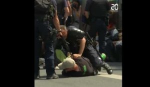 Paris: Des manifestants violemment évacués par des CRS