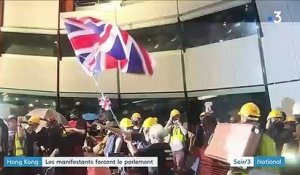 Hong Kong : les manifestants s'emparent du parlement durant quelques heures