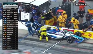 Mécanicien Indycar fauché par la voiture de son écurie