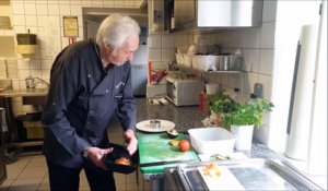 Frivolité de saumon fumé, tartare d’avocat et tomates : la recette du chef Casteran