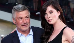 Kim Basinger : Sa fille Ireland Baldwin s’affiche en string, son père Alec Badlwin s’étonne