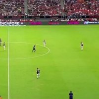 Dans les arrêts de jeu, Harry Kane marque du milieu de terrain face à la Juventus !