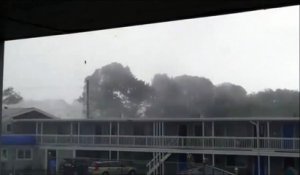 Quand une tempête emporte le toit d'un immeuble