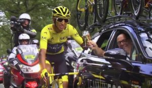 Tour de France 2019 : le champagne avant le podium pour Bernal