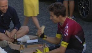 Tour de France - Chez Ineos, on fête la fin du Tour avec des bières et des pizzas !