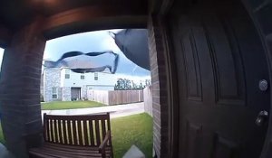 Tempête : ce trampoline s'envole dans la maison des voisins !