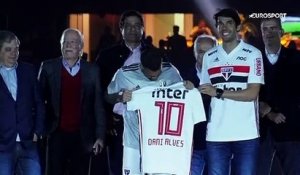 Feu d'artifice, anciennes gloires et Messi : la présentation grandiose de Dani Alves à Sao Paulo