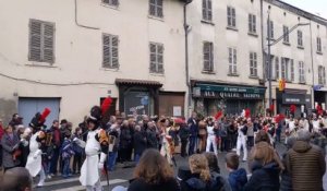 Les Gars de Joux défilent chez les conscrits de Villefranche-sur-Saône