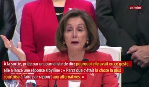 Nancy Pelosi déchire le discours de Trump sur l'état de l'Union