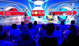"Merci aussi aux boules noires !" : Thierry Beccaro fait ses adieux émouvants après la dernière de "Motus" sur France 2