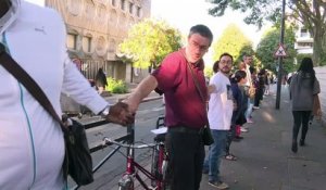 Saint-Denis: chaîne humaine contre les dealers devant une école