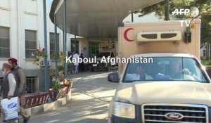 Des blessées réagissent après l'attentat-suicide dans le centre de Kaboul