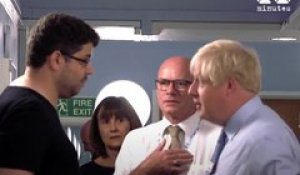 Boris Johnson malmené lors d'une visite dans un hôpital