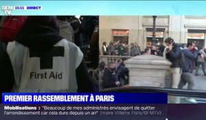 Après avoir été repoussés sur le parvis, des manifestants sont entrés dans la gare Saint-Lazare à Paris