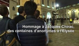 Foule d'anonymes à l'Elysée pour rendre hommage à Jacques Chirac