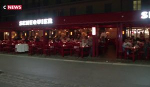 Saint-Tropez : la grande histoire d'amour entre Jacques Chirac et le Café Sénéquier