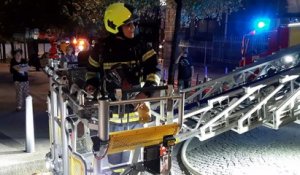 Les pompiers ont déployé la grande échelle dans le cadre d'un exercice incendie à la cathédrale de Clermont-Ferrand