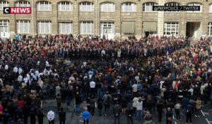 Émotion et recueillement après l'attaque à la préfecture de police de Paris
