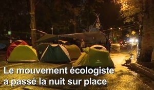 Extinction Rebellion: le blocage au centre de Paris se poursuit