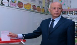 Universitaire, juriste, conservateur et anti-système… Qui est Kaïs Saïed, le vainqueur de la présidentielle en Tunisie ?