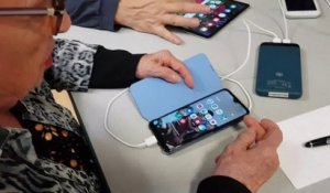 Strasbourg : un atelier smartphone pour les seniors de Hautepierre