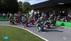 Une course de mini-moto avec les pilotes de Moto GP