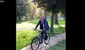 Plongeon en vélo dans la piscine par un milliardaire italien !