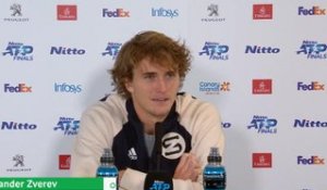 Masters - Un journaliste confond Zverev et Tsitsipas à cause ''des tenues similaires''