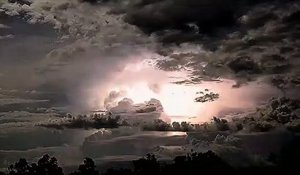 Un orage impressionnant dans le ciel d'Australie