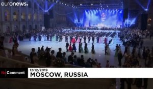 Musique classique et tenues traditionnelles pour le bal annuel des cadets de Moscou