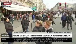 Les manifestants sont désormais dans les rues autour de la Gare de Lyon - Le trafic reprend doucement sur place avec de nombreux CRS sur place