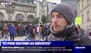 Ce professeur de SVT est venu soutenir les grévistes à la gare de Lyon à Paris