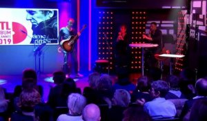 Régis Ravanas remet le prix à Alain Souchon - Album RTL de l'année 2019