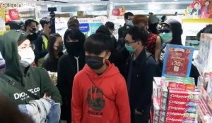 Hong Kong : heurts violents entre police et manifestants dans un centre commercial