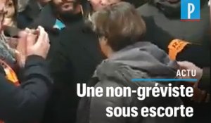 Grève à la RATP : une conductrice non-gréviste escortée sous les huées