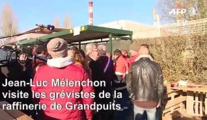 Jean-Luc Mélenchon rend visite aux grévistes de la raffinerie de Grandpuits
