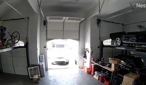 Il casse la porte de sa TESLA en rentrant dans le garage !