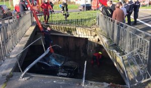 Bayeux. La voiture finit sa course sous un pont dans l’eau, avec un père et son fils de 2 ans à bord