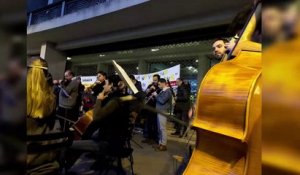 Des artistes et techniciens de l'opéra de Rouen mobilisés contre la réforme des retraites
