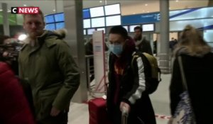 Coronavirus : les passagers du dernier vol en provenance de Wuhan à Roissy