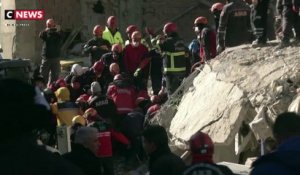 Turquie : les secouristes à la recherche de survivants après le séisme