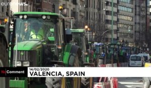 Les agriculteurs protestent et bloquent Valence